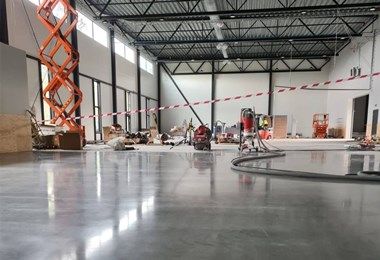 RONLON R780 planetary concrete grinder and RV5 industrial vacuum cleaner in Norway--December 24, 2021